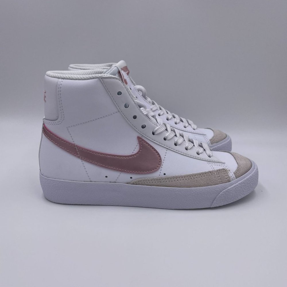 Nike Blazer Mid ' 77 Womens Shoes